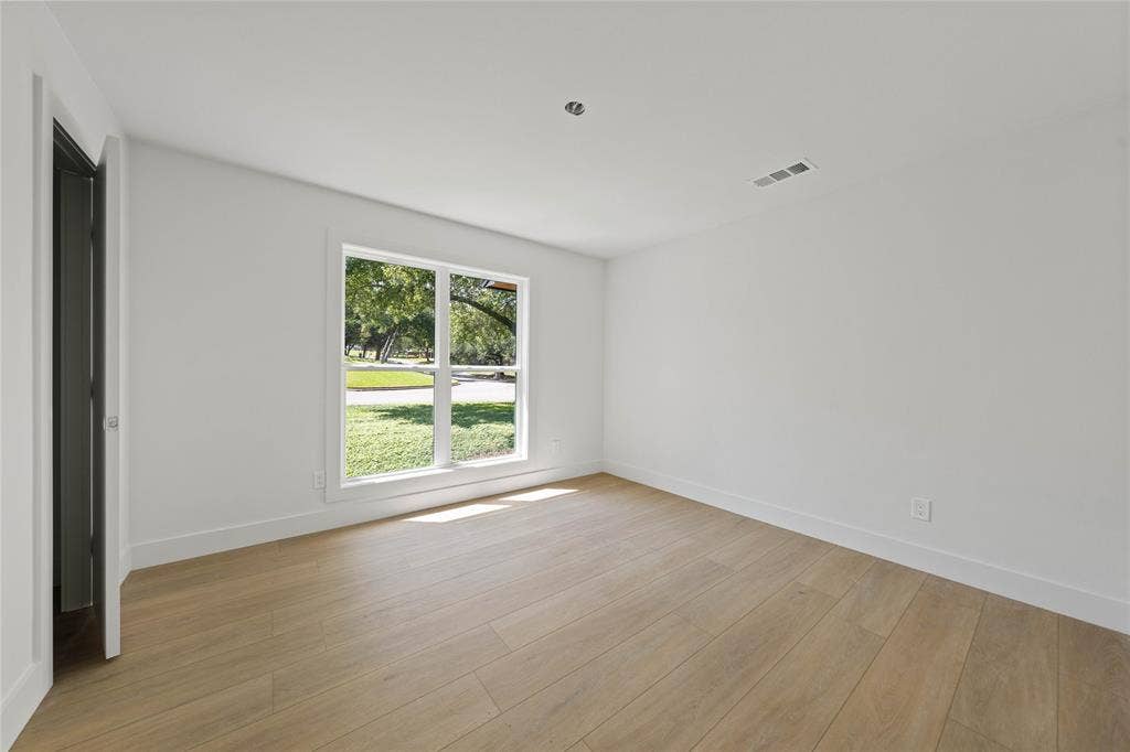 9917 Sandalwood Drive, Woodway, TX 76712 Installed soon: light fixtures and hardware