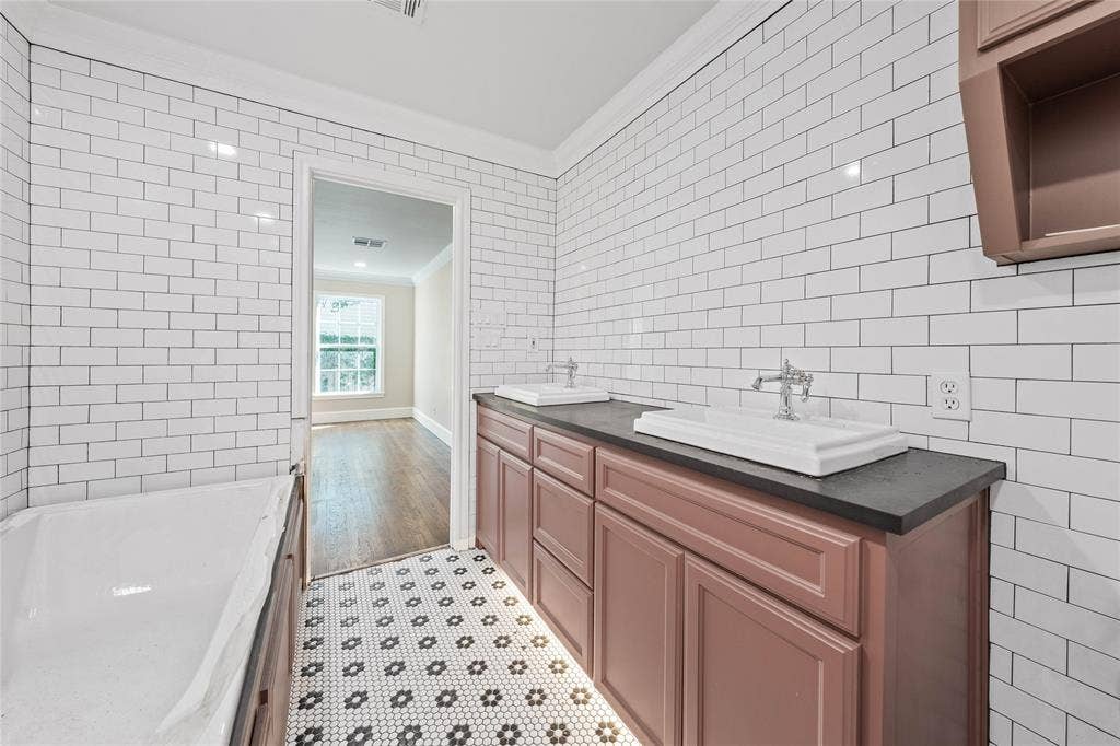 3909 Austin Avenue, Waco, TX 76710