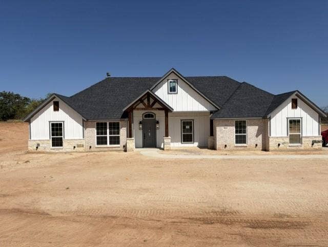 Property photo for 924 Eagles Way, Springtown, TX