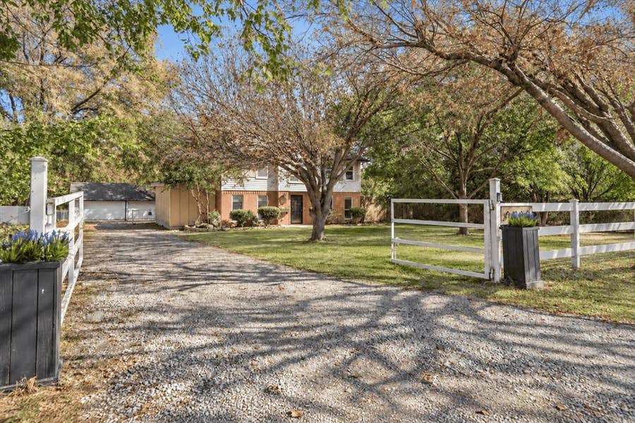 Property photo for 8912 S Hickory Road, Krum, TX