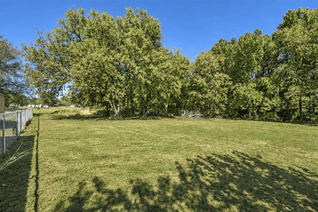 8912 S Hickory Road, Krum, TX 76249