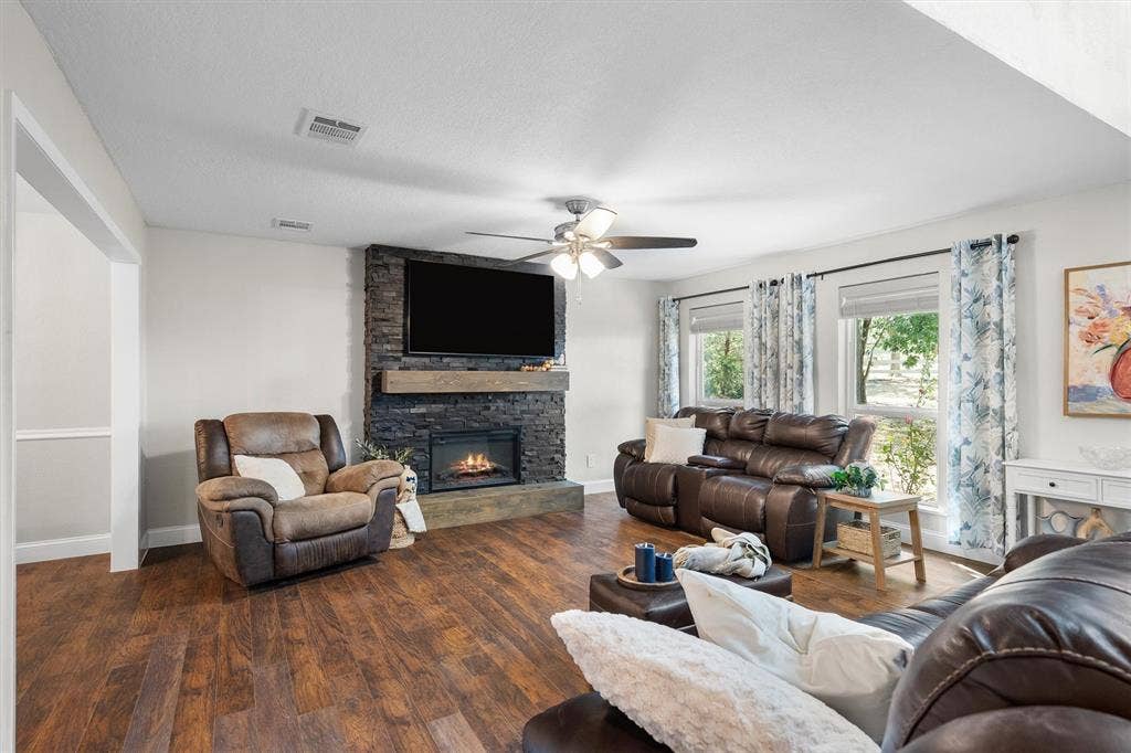 8912 S Hickory Road, Krum, TX 76249