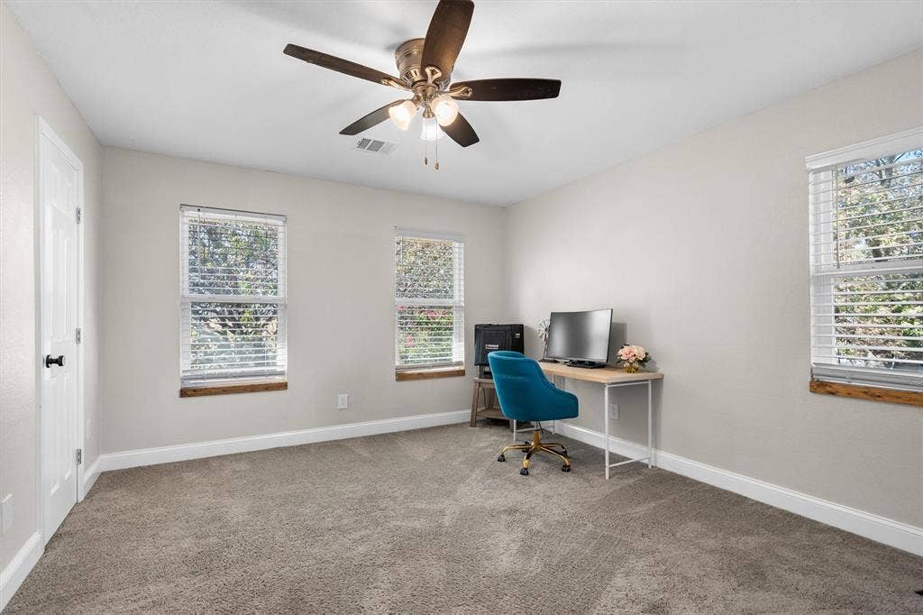 8912 S Hickory Road, Krum, TX 76249