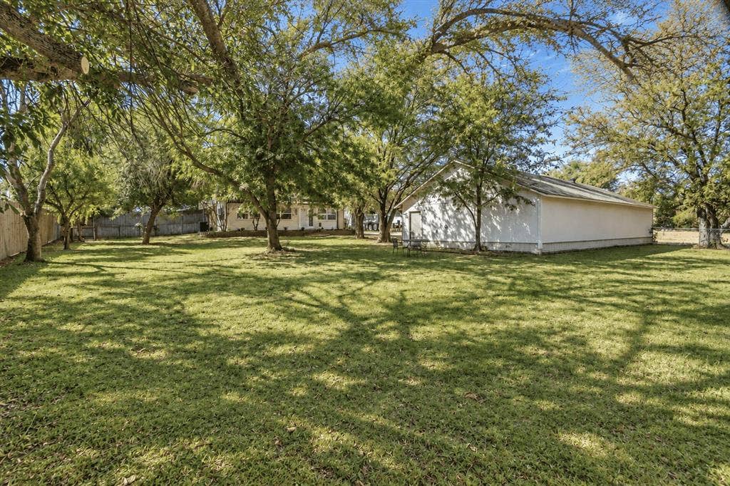 8912 S Hickory Road, Krum, TX 76249