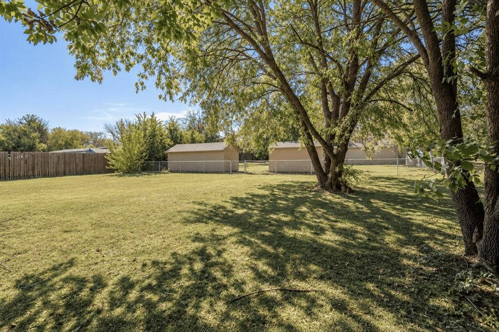 8912 S Hickory Road, Krum, TX 76249