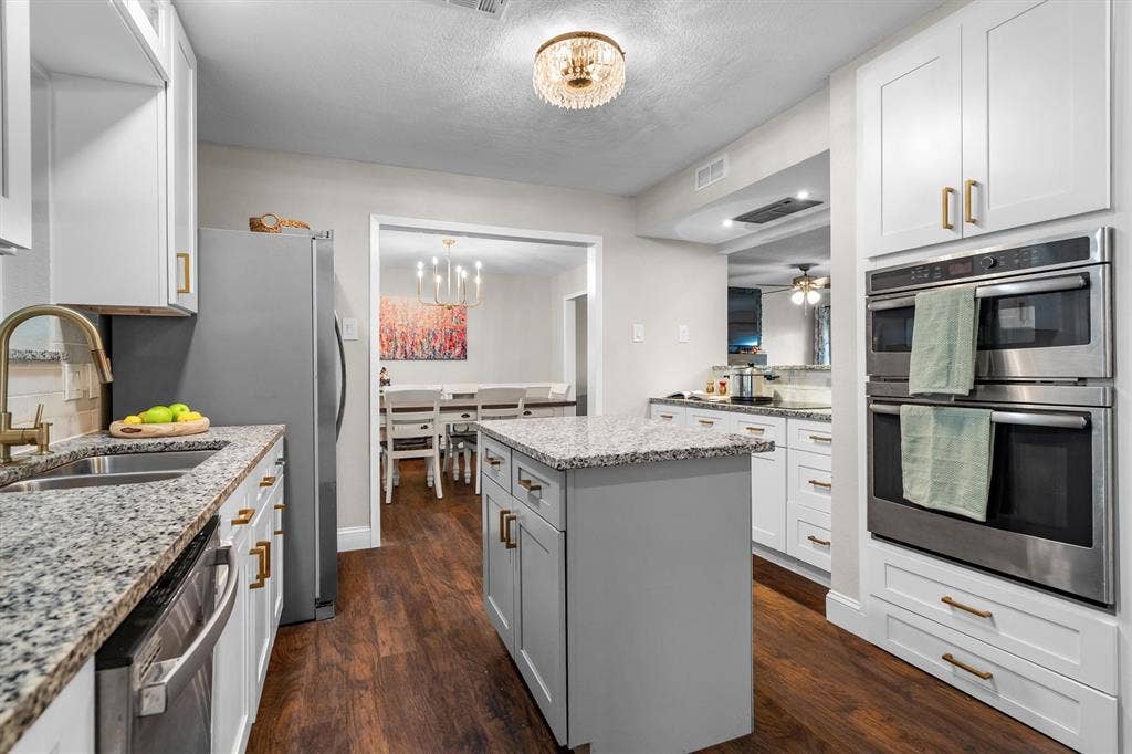 8912 S Hickory Road, Krum, TX 76249