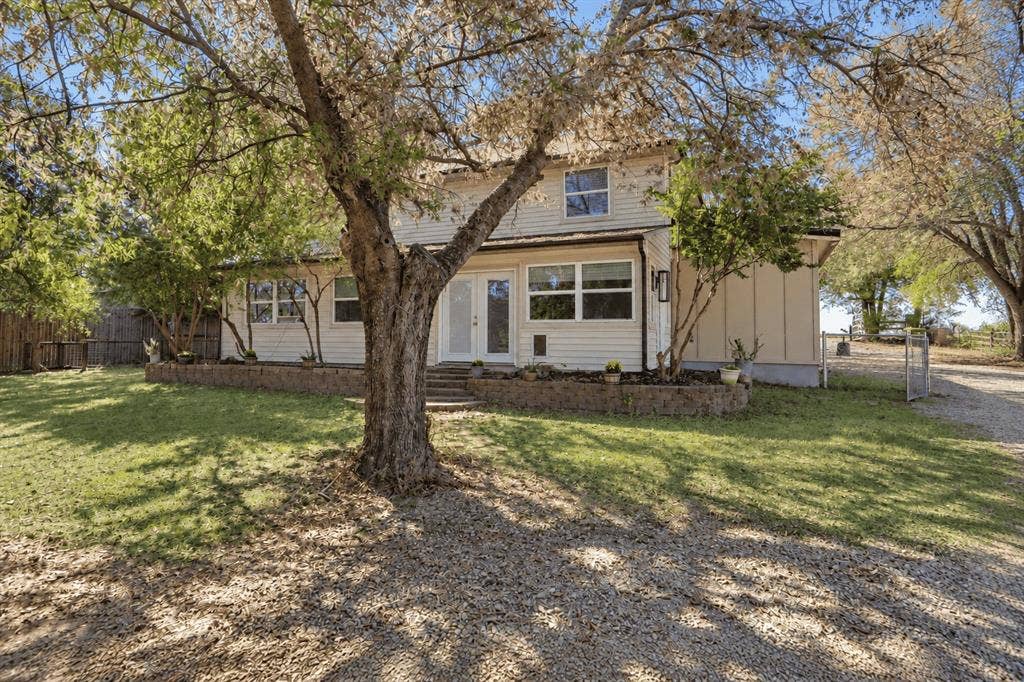 8912 S Hickory Road, Krum, TX 76249