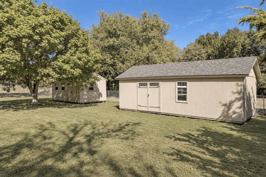 8912 S Hickory Road, Krum, TX 76249
