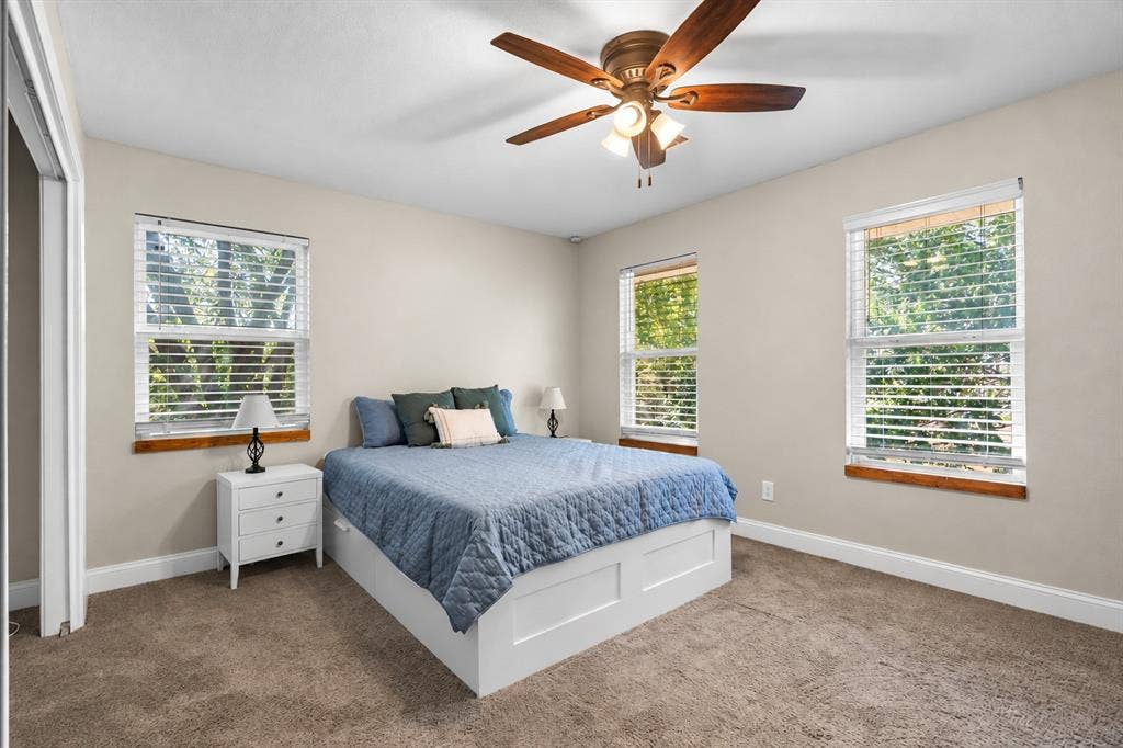 8912 S Hickory Road, Krum, TX 76249