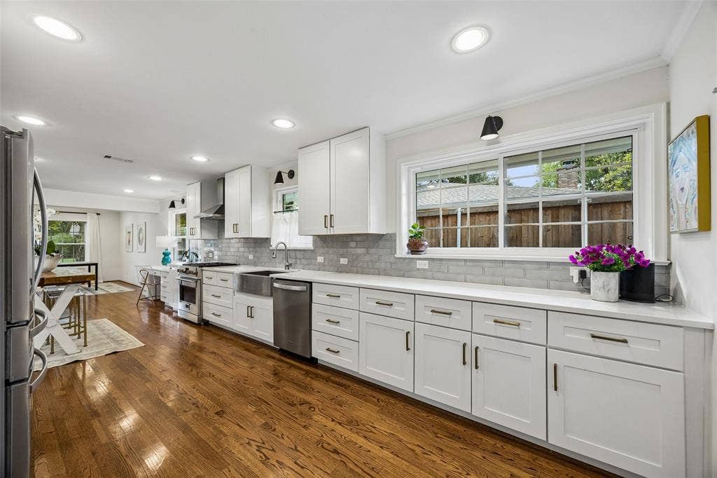 6351 Town Hill Lane, Dallas, TX 75214
