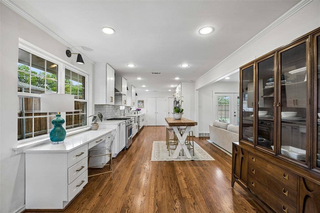 6351 Town Hill Lane, Dallas, TX 75214