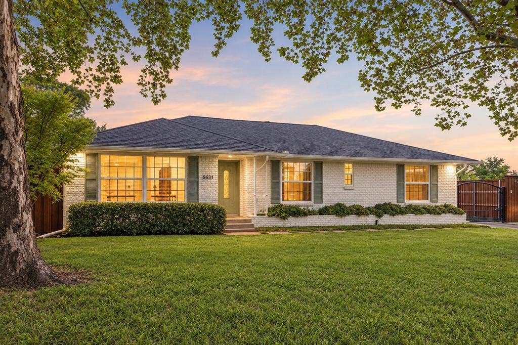 6351 Town Hill Lane, Dallas, TX 75214