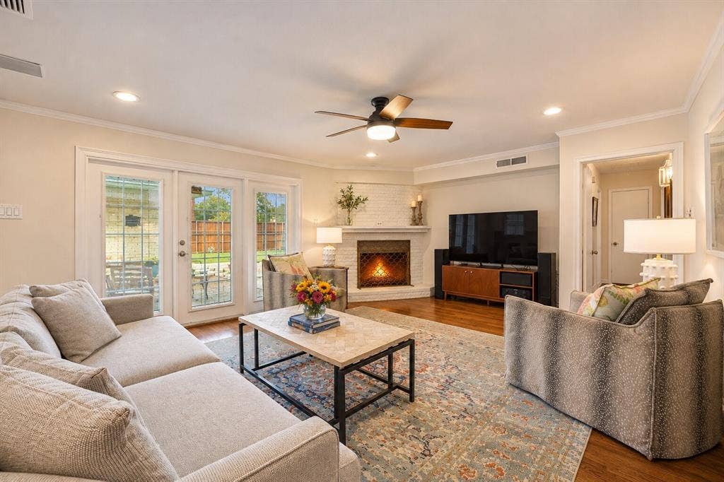 6351 Town Hill Lane, Dallas, TX 75214