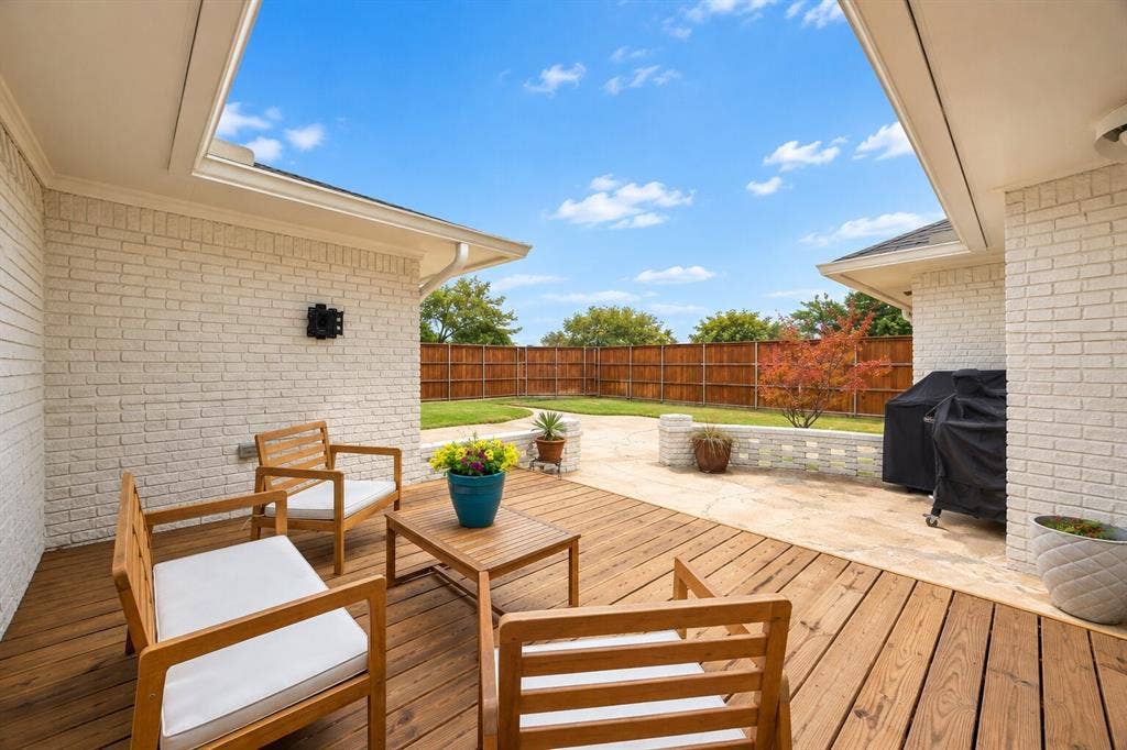 6351 Town Hill Lane, Dallas, TX 75214