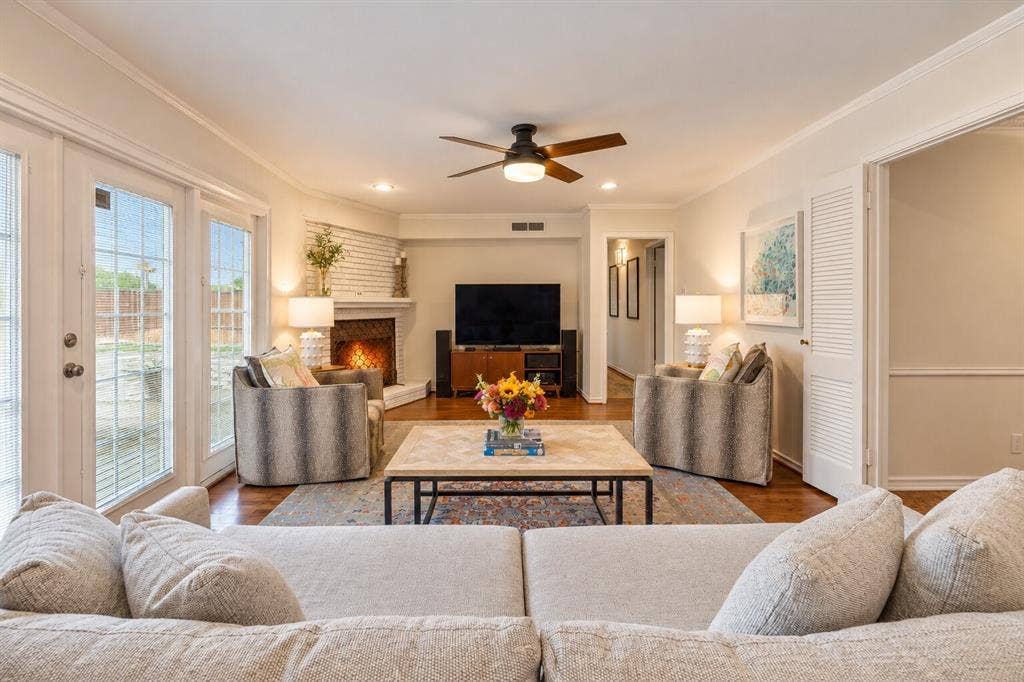 6351 Town Hill Lane, Dallas, TX 75214
