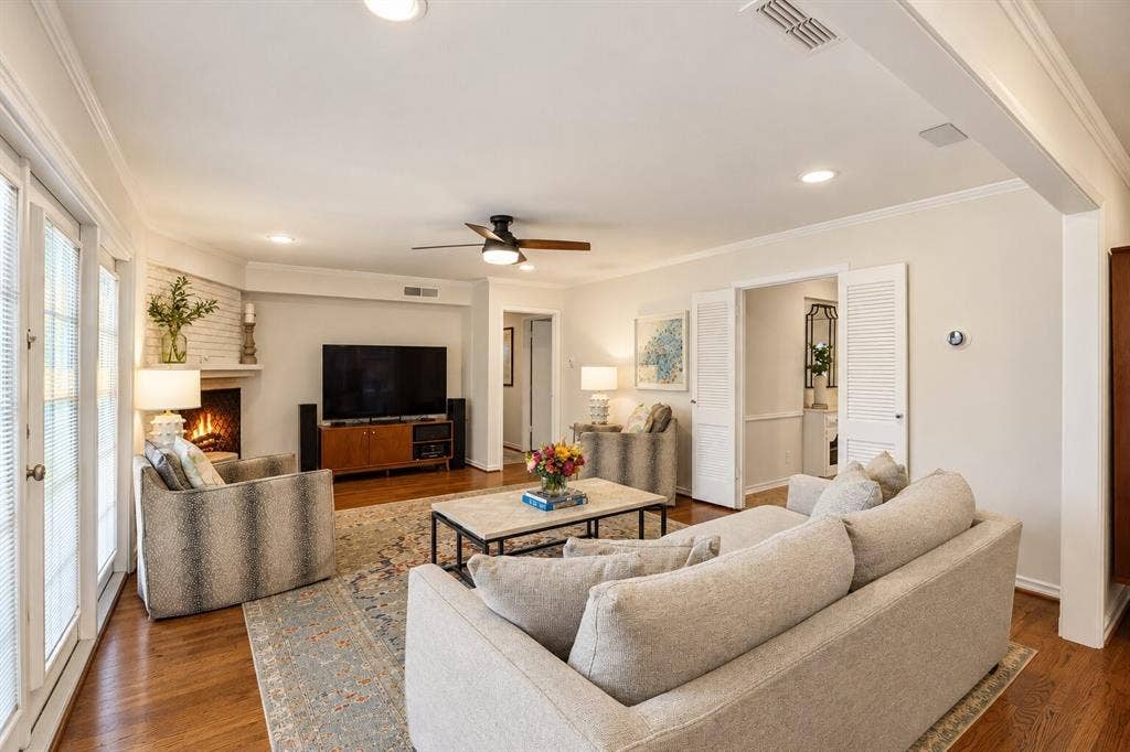 6351 Town Hill Lane, Dallas, TX 75214