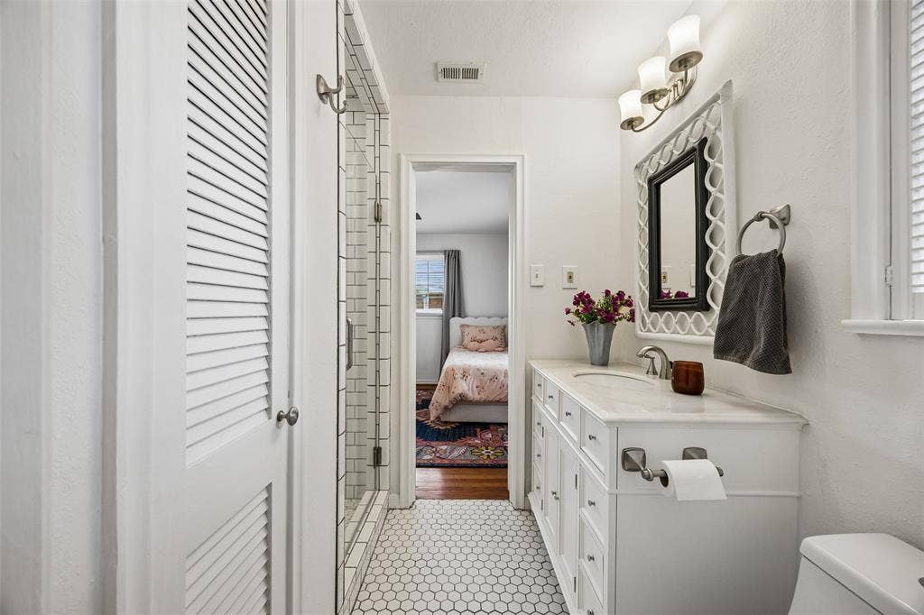 6351 Town Hill Lane, Dallas, TX 75214