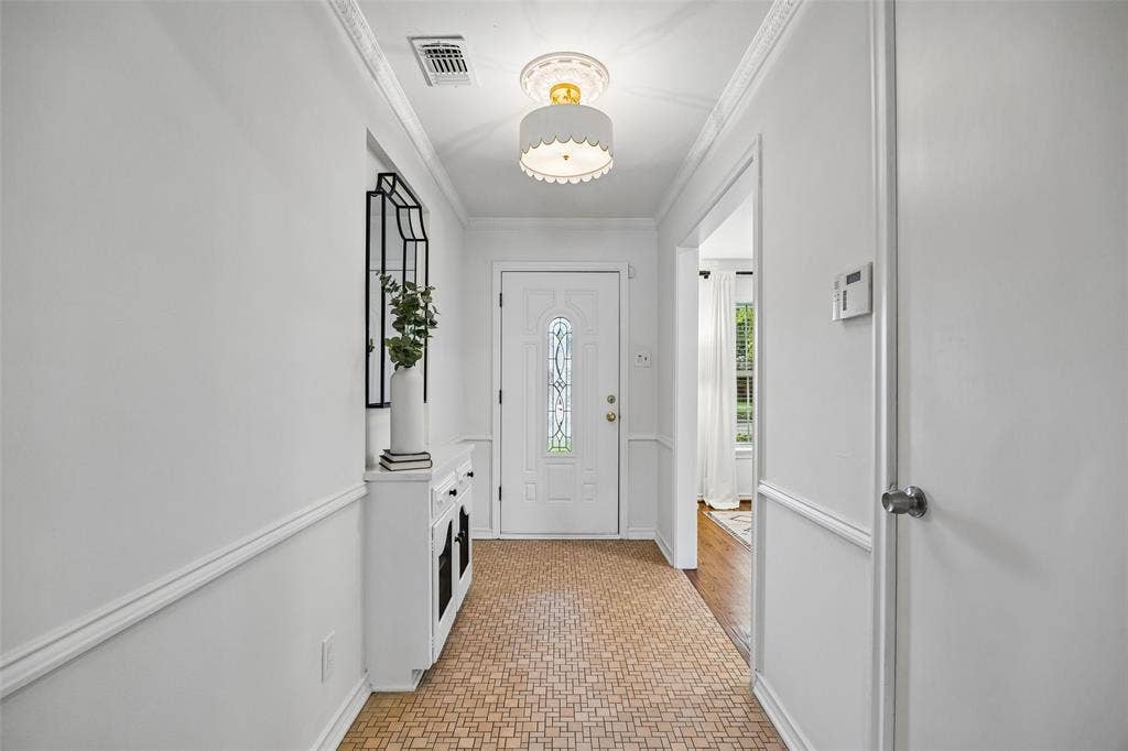 6351 Town Hill Lane, Dallas, TX 75214