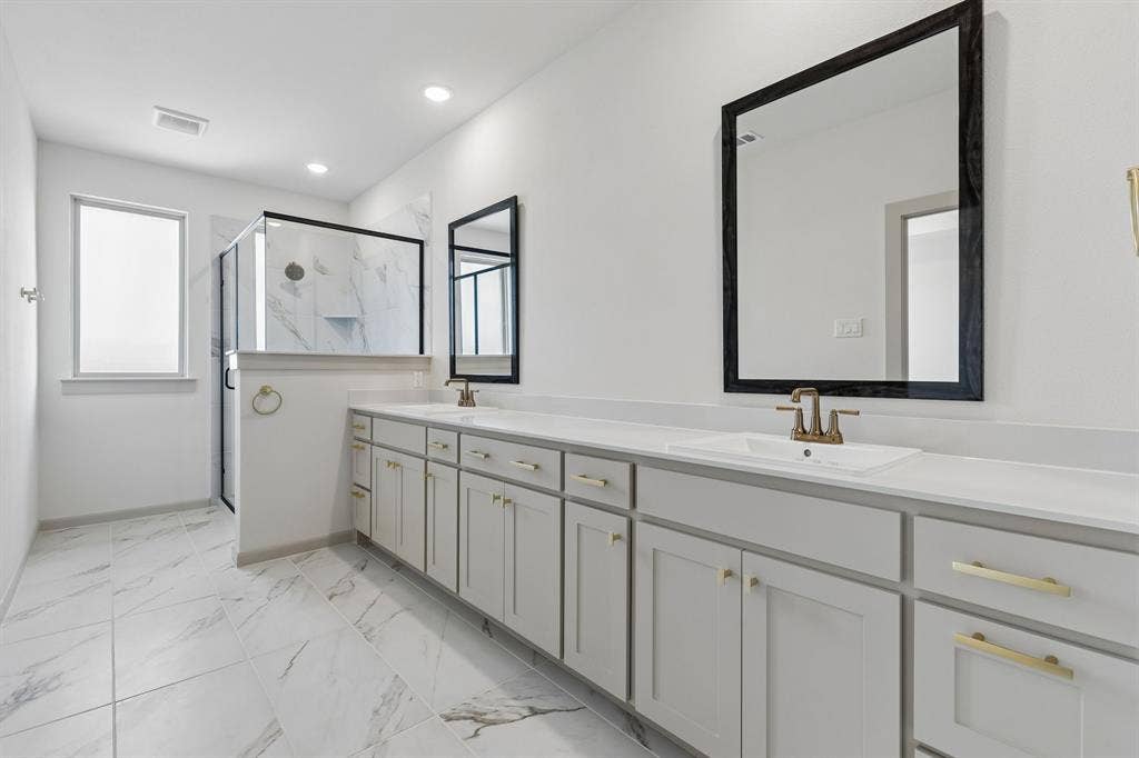 328 Walker Parkway, Celina, TX 75009 Filled with style, sophistication and space, this fantastic owner's bath was built for two!