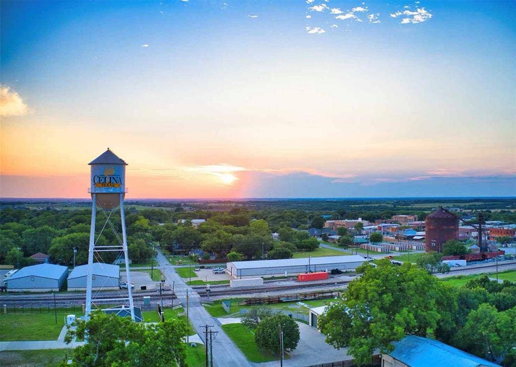 312 Callum Parkway, Celina, TX 75009 Offering convenient proximity to Dallas North Tollway, Interstate 75 and US 380, The Heights at Uptown Celina is your new home destination!