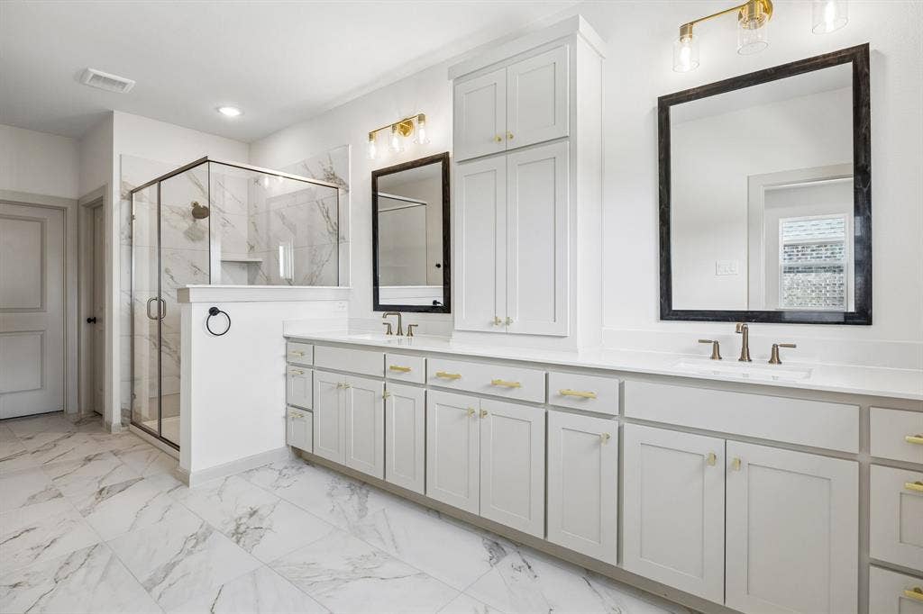 312 Callum Parkway, Celina, TX 75009 Filled with style, sophistication and space, this fantastic Owner's bath was built for two!