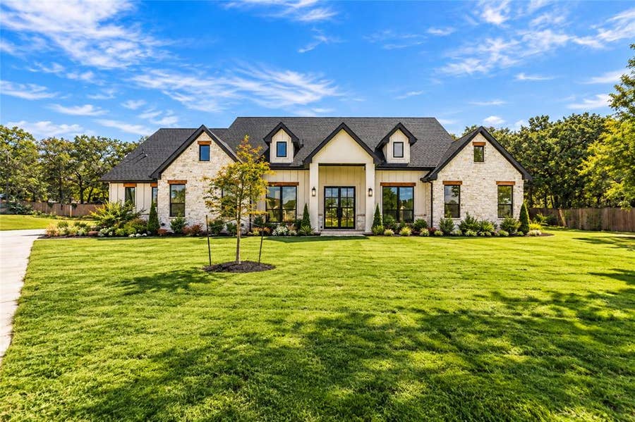 Property photo for 5832 Grey Wolf Court, Fort Worth, TX