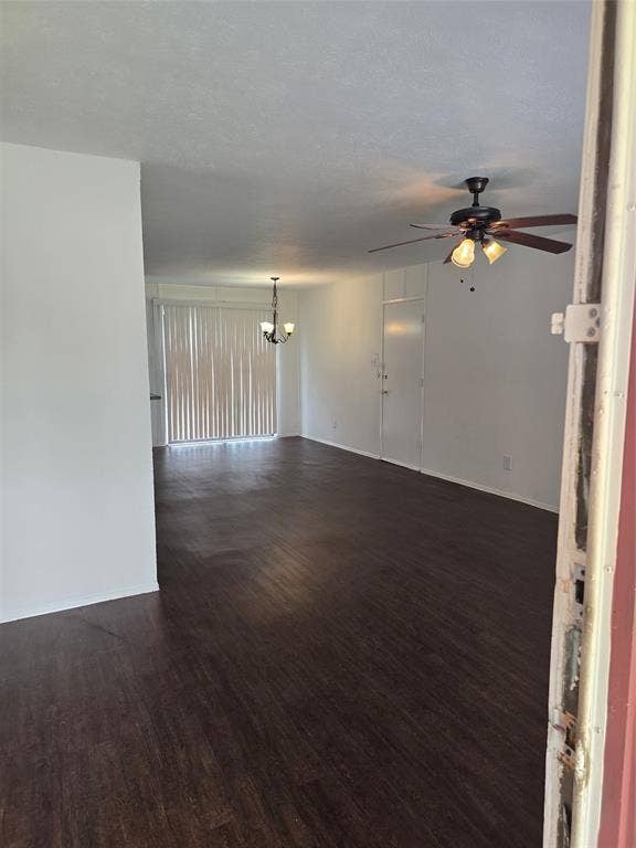 820 Lawndale Drive, Arlington, TX 76017 Looking into living dining combo from front door