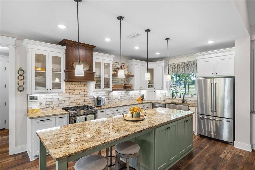 13925 CEDAR VISTA, Tyler, TX 75704 13925 CEDAR VISTA, Tyler, TX 75704