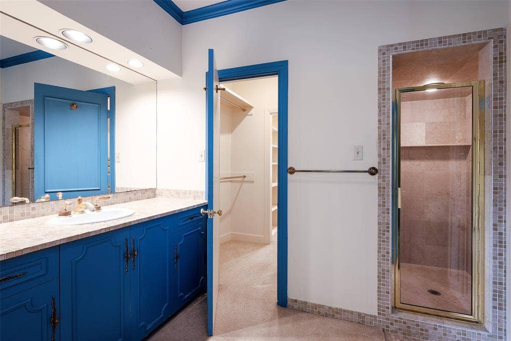5826 Farquhar Lane, Dallas, TX 75209 2nd primary bath