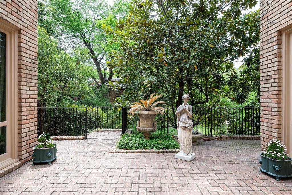 5826 Farquhar Lane, Dallas, TX 75209 5826 Farquhar Lane, Dallas, TX 75209