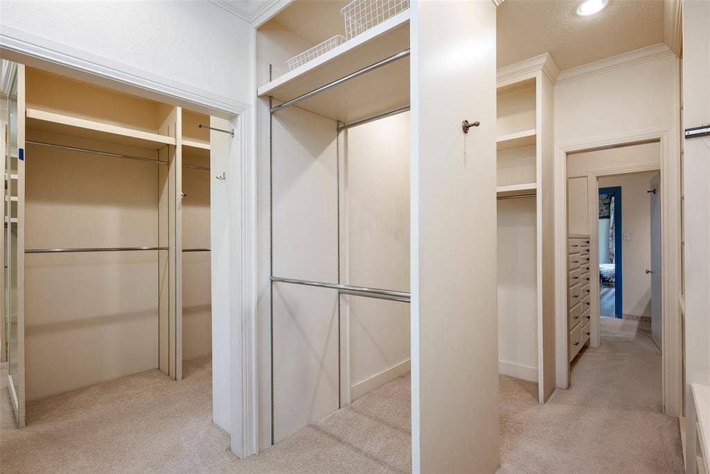 5826 Farquhar Lane, Dallas, TX 75209 Large primary closet
