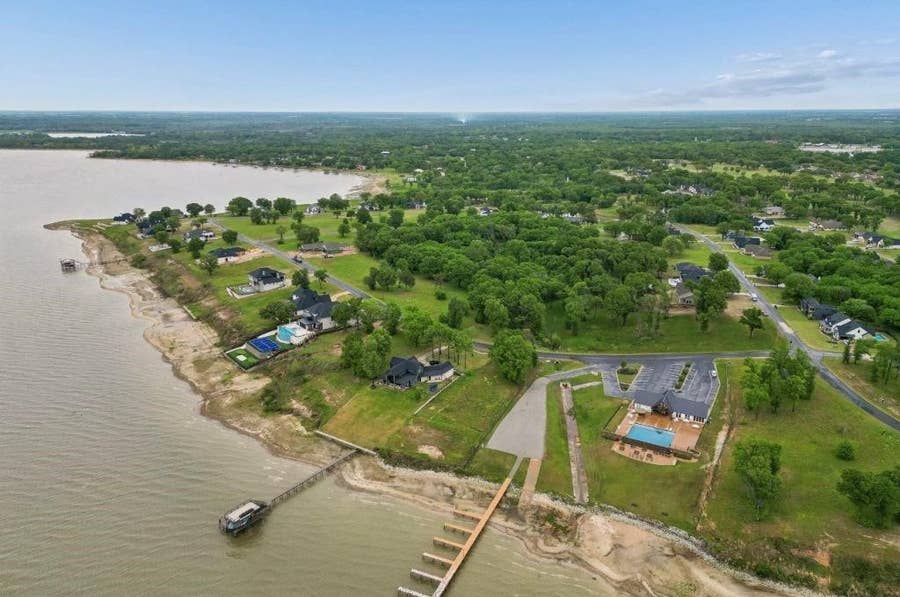Property photo for 1593 Shoreline Drive, Mabank, TX
