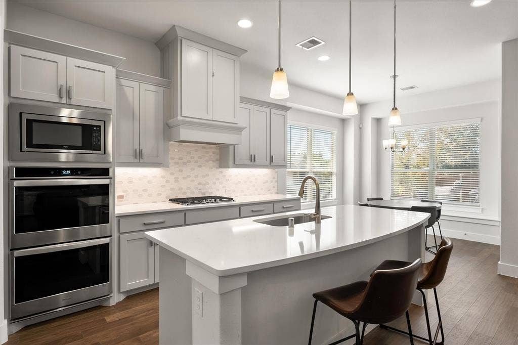 2705 Grainger Drive, Mansfield, TX 76063