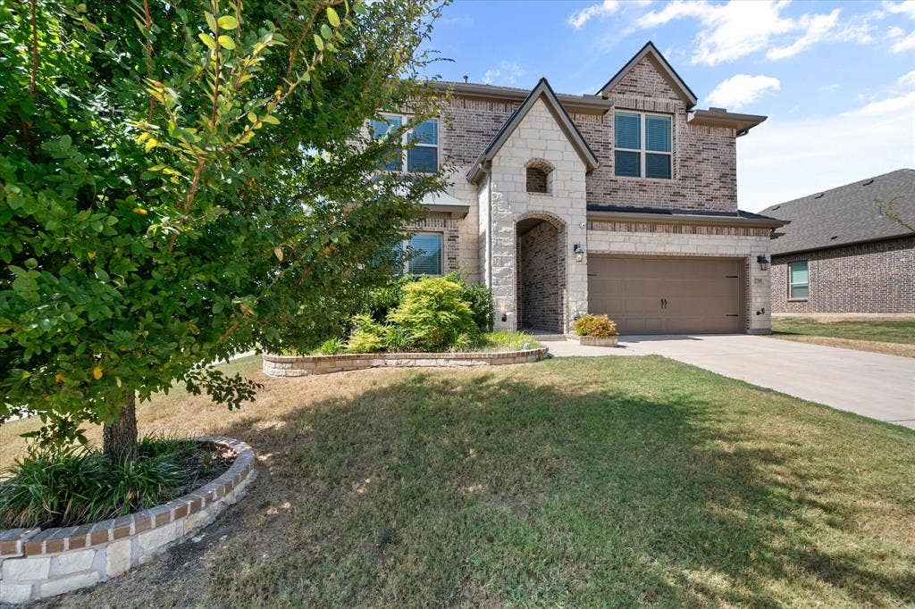 2705 Grainger Drive, Mansfield, TX 76063