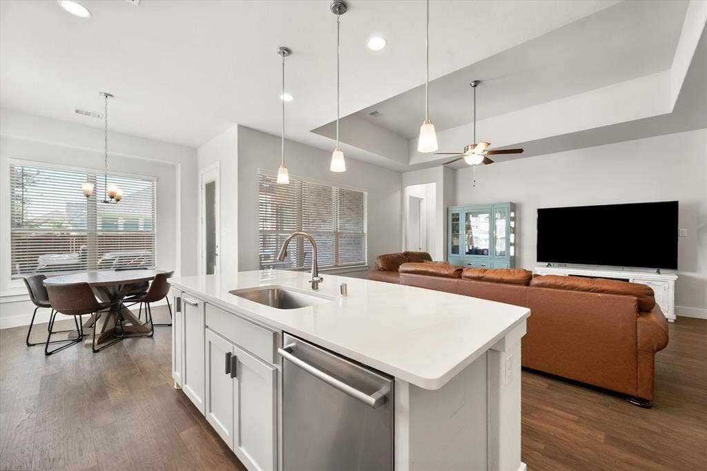 2705 Grainger Drive, Mansfield, TX 76063
