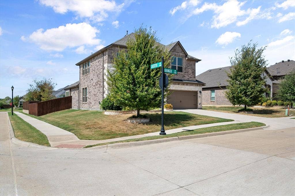 2705 Grainger Drive, Mansfield, TX 76063