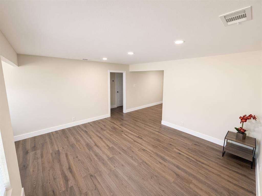 1205 Oak Street, Grand Prairie, TX 75050 1205 Oak Street, Grand Prairie, TX 75050