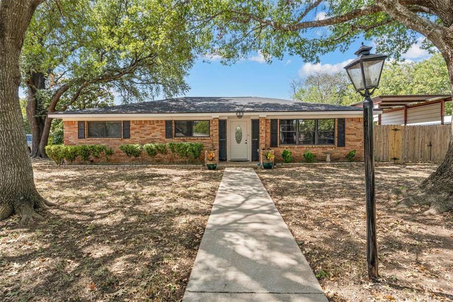 Property photo for 400 Cranbrook Drive, Woodway, TX