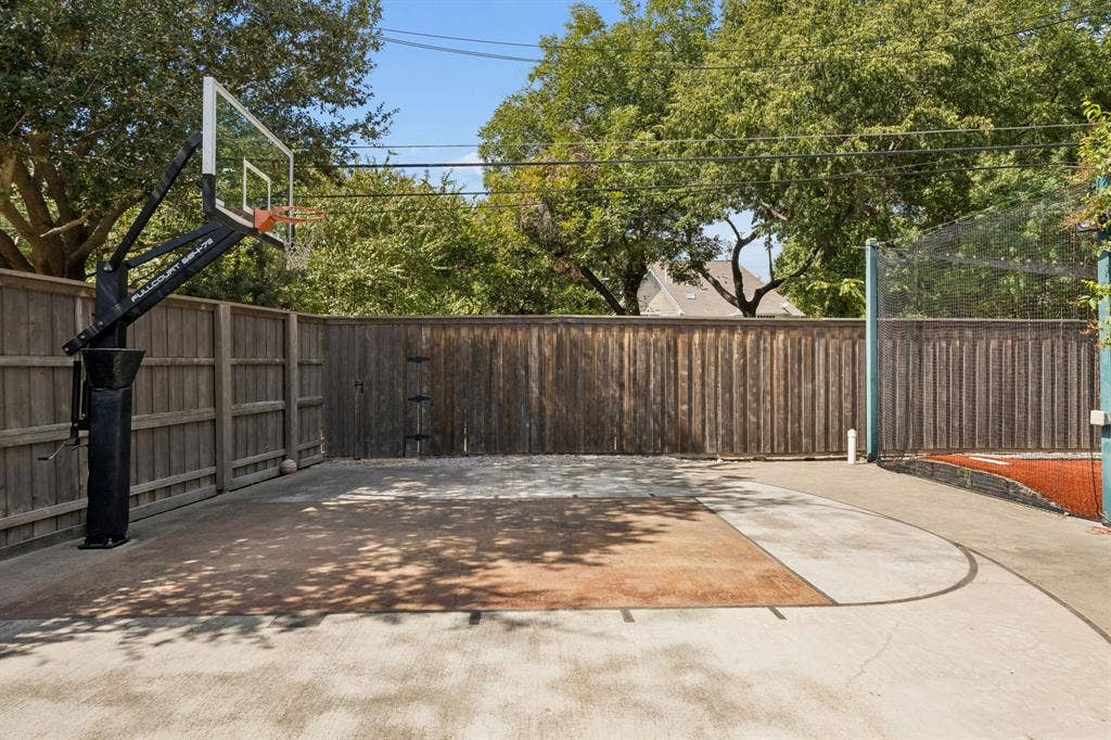 8319 Forest Hills Boulevard, Dallas, TX 75218 8319 Forest Hills Boulevard, Dallas, TX 75218