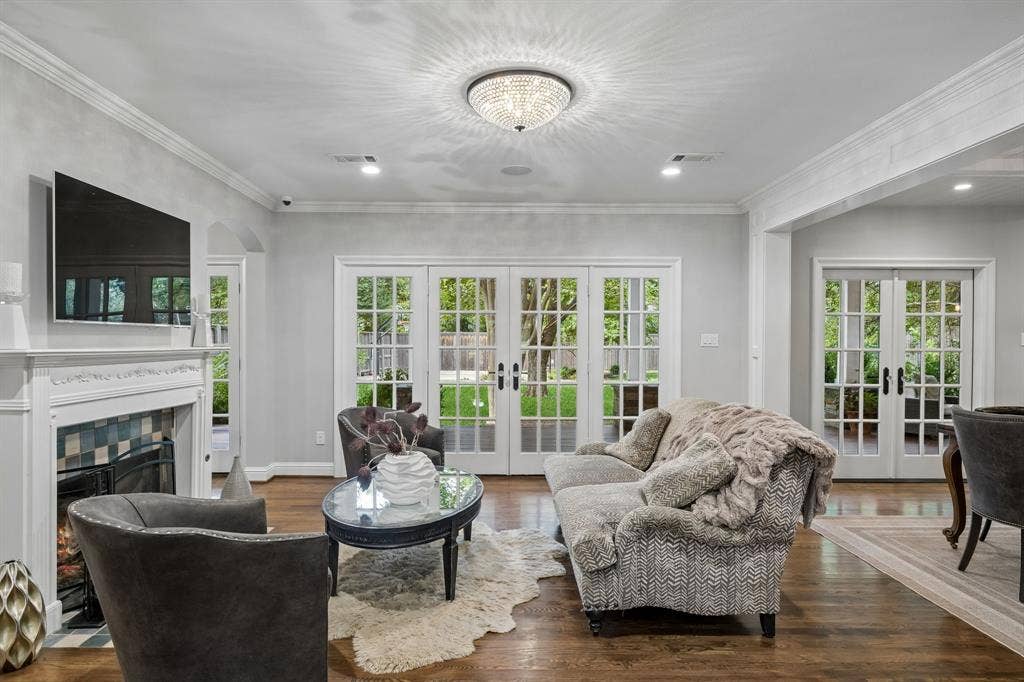 8319 Forest Hills Boulevard, Dallas, TX 75218 8319 Forest Hills Boulevard, Dallas, TX 75218