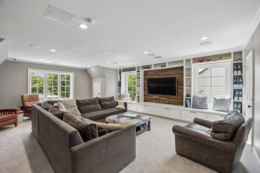 8319 Forest Hills Boulevard, Dallas, TX 75218 8319 Forest Hills Boulevard, Dallas, TX 75218