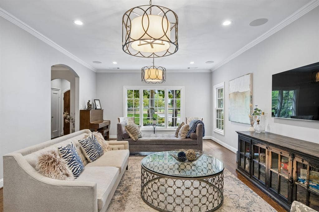 8319 Forest Hills Boulevard, Dallas, TX 75218 8319 Forest Hills Boulevard, Dallas, TX 75218