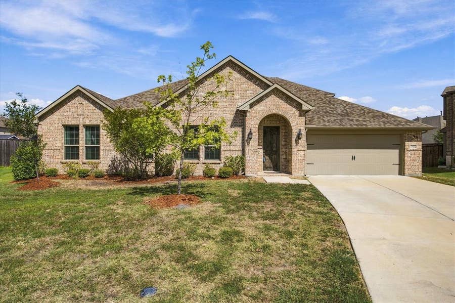 Property photo for 1001 Blue Heron Court, Forney, TX