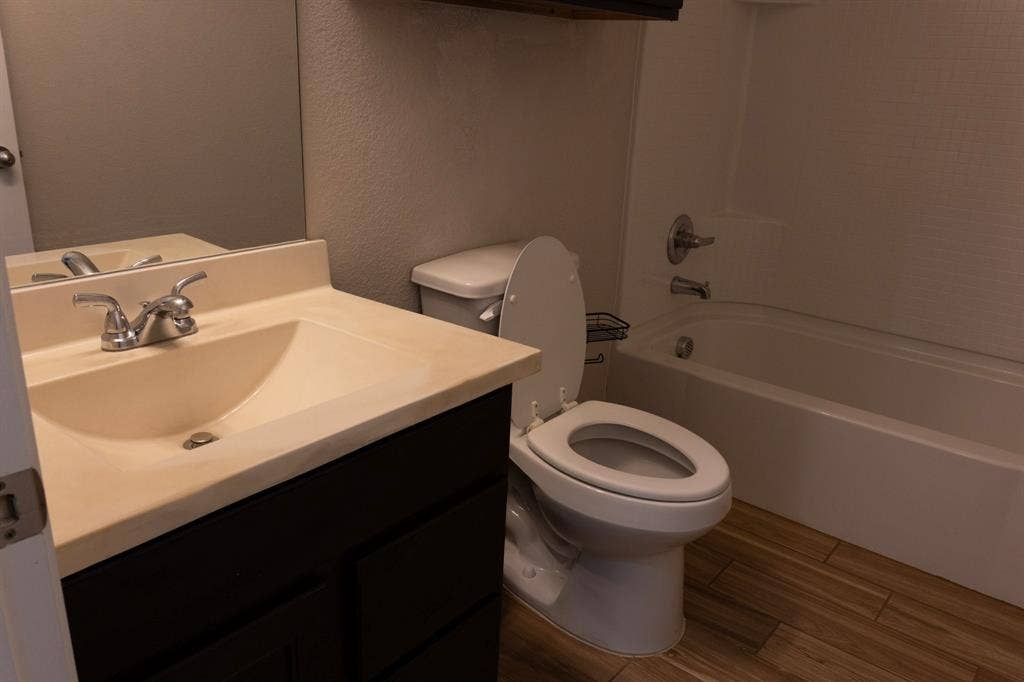 5609 Sea Cove Lane, Denton, TX 76208 5609 Sea Cove Lane, Denton, TX 76208