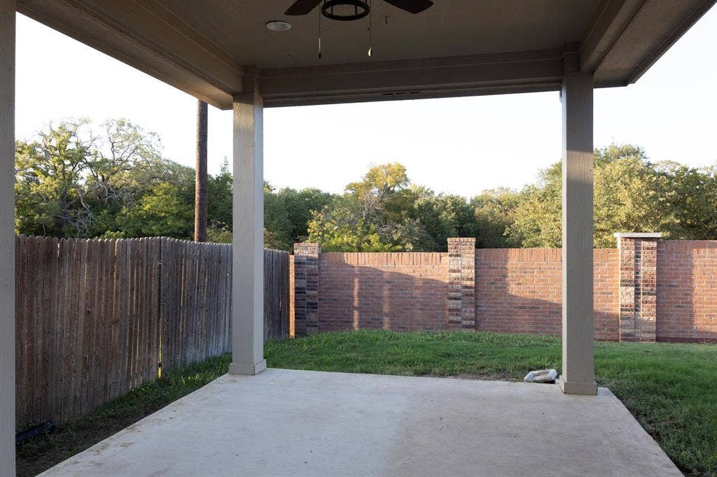 5609 Sea Cove Lane, Denton, TX 76208 5609 Sea Cove Lane, Denton, TX 76208