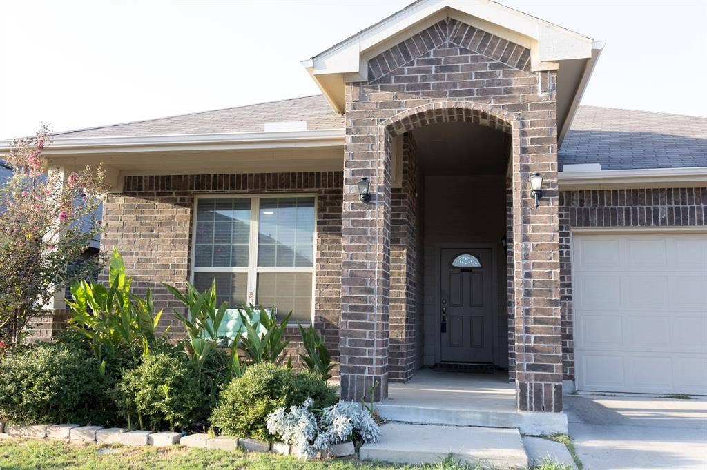 5609 Sea Cove Lane, Denton, TX 76208 5609 Sea Cove Lane, Denton, TX 76208