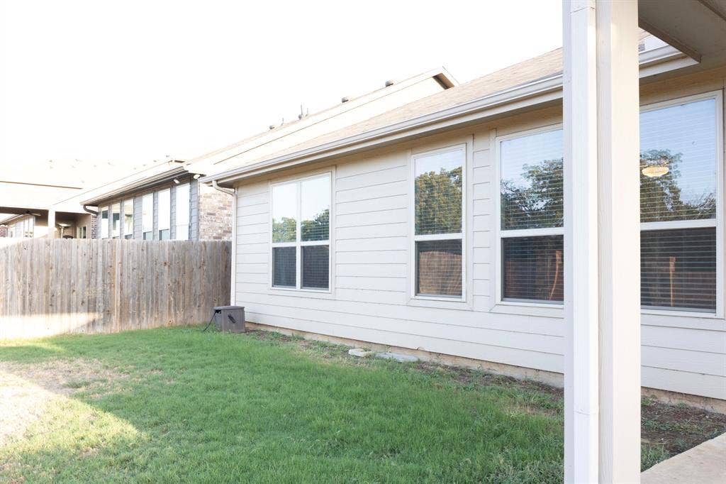 5609 Sea Cove Lane, Denton, TX 76208 5609 Sea Cove Lane, Denton, TX 76208