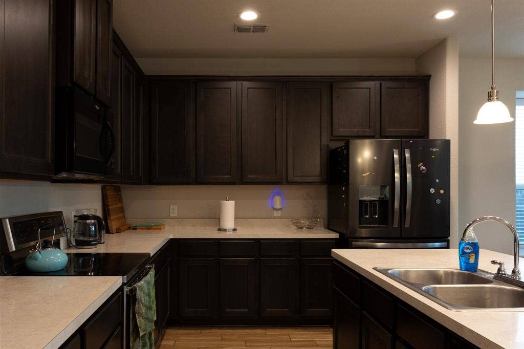 5609 Sea Cove Lane, Denton, TX 76208 5609 Sea Cove Lane, Denton, TX 76208