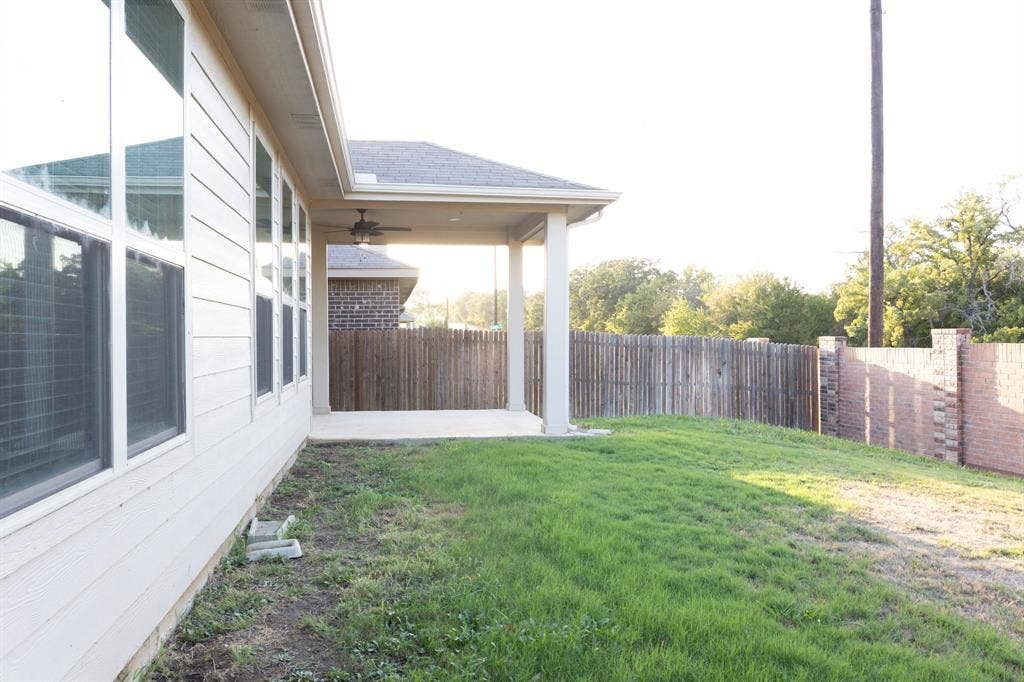 5609 Sea Cove Lane, Denton, TX 76208 5609 Sea Cove Lane, Denton, TX 76208