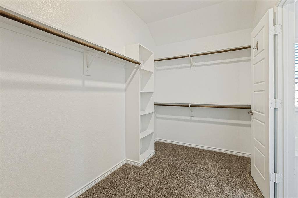 Primary En Suite Walkin Closet